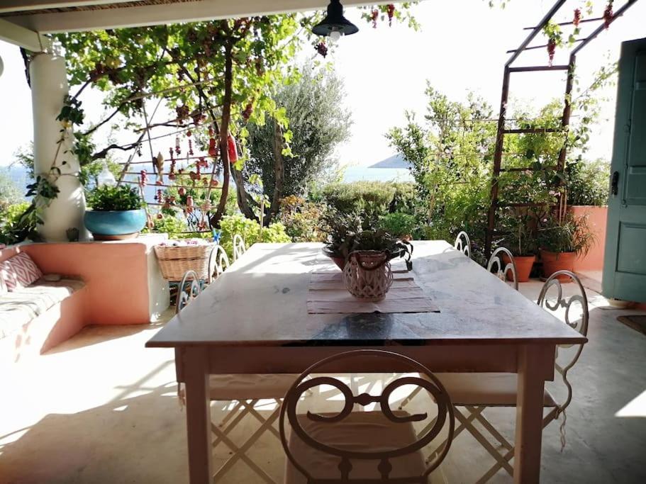 Villa Casa Dei Melograni At Vourlidia Leros à Vromolithos Extérieur photo