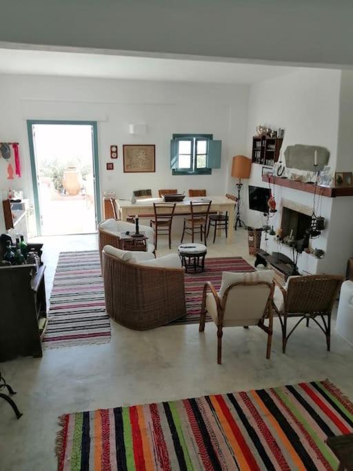 Villa Casa Dei Melograni At Vourlidia Leros à Vromolithos Extérieur photo